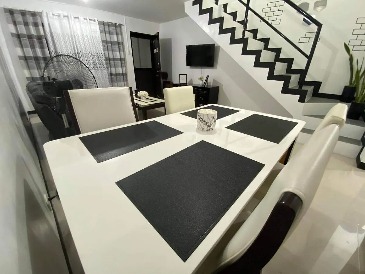 앙헬레스 Balcony & 2Br Townhouse - Near Clark Airport & Aqua Planet - Trp2 아파트 필리핀