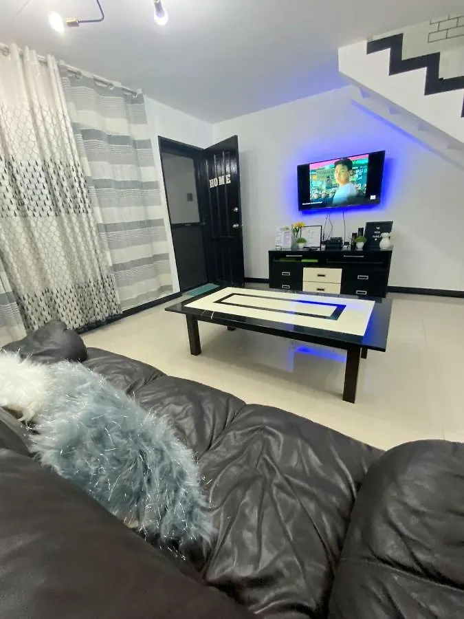 앙헬레스 Balcony & 2Br Townhouse - Near Clark Airport & Aqua Planet - Trp2 아파트 필리핀