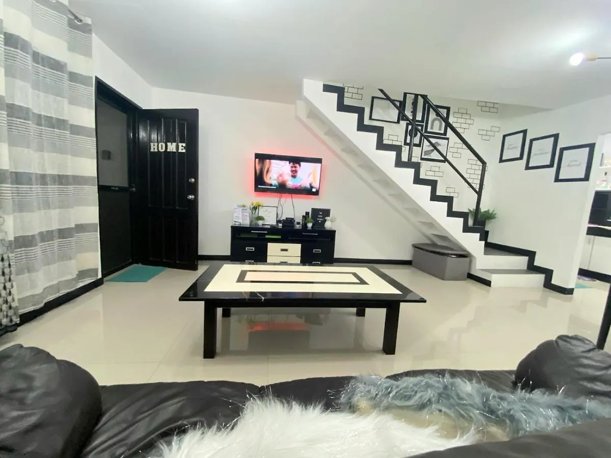 앙헬레스 Balcony & 2Br Townhouse - Near Clark Airport & Aqua Planet - Trp2 아파트 필리핀