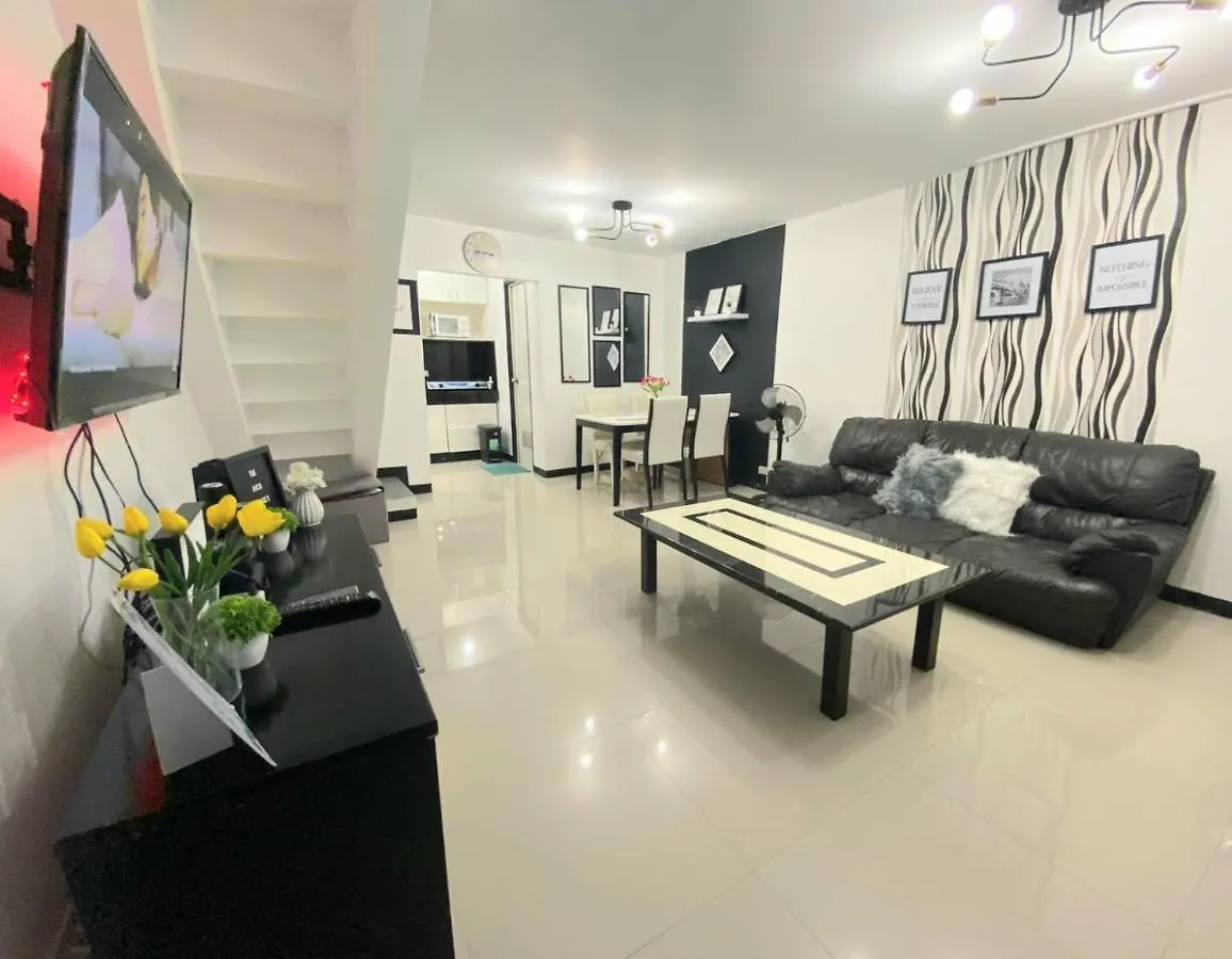 앙헬레스 Balcony & 2Br Townhouse - Near Clark Airport & Aqua Planet - Trp2 아파트 0*,