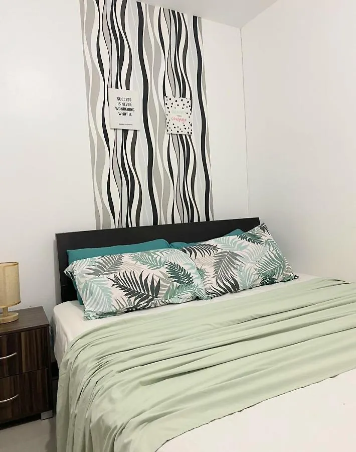 앙헬레스 Balcony & 2Br Townhouse - Near Clark Airport & Aqua Planet - Trp2 아파트 0*,  필리핀