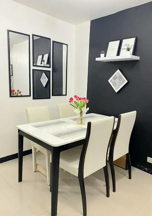 앙헬레스 Balcony & 2Br Townhouse - Near Clark Airport & Aqua Planet - Trp2 아파트 0*,  필리핀