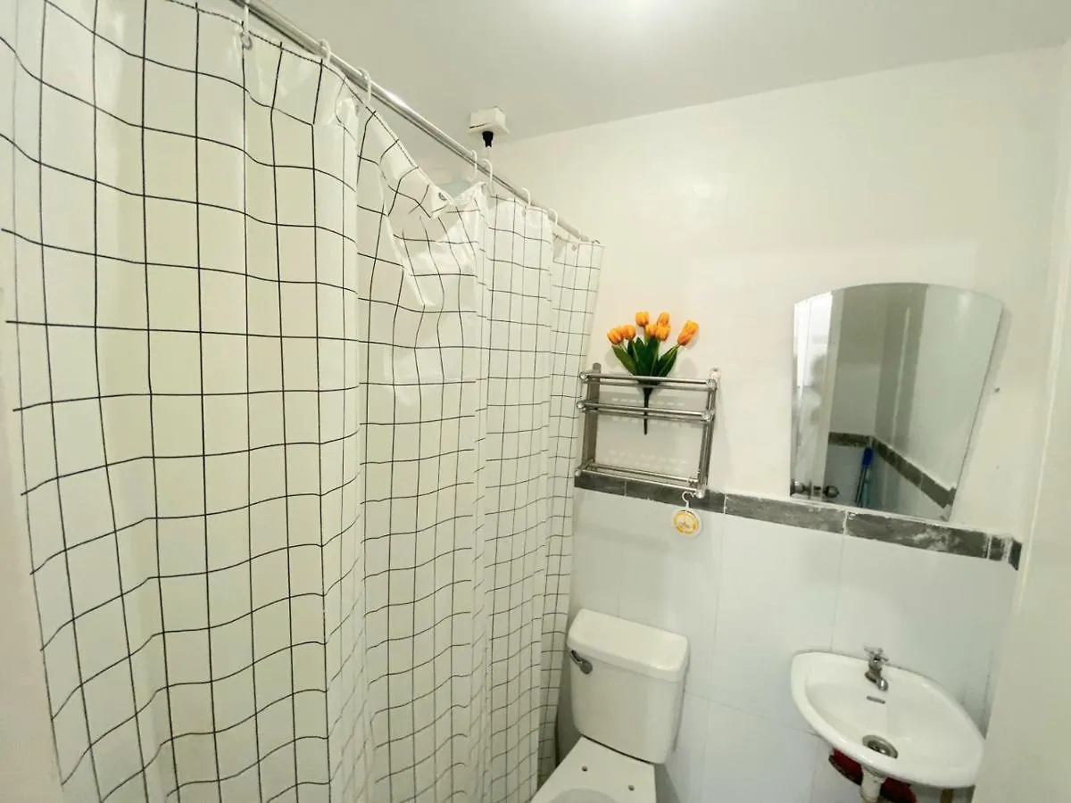 앙헬레스 Balcony & 2Br Townhouse - Near Clark Airport & Aqua Planet - Trp2 아파트 0*,  필리핀