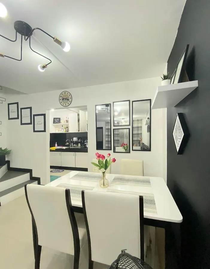 앙헬레스 Balcony & 2Br Townhouse - Near Clark Airport & Aqua Planet - Trp2 아파트